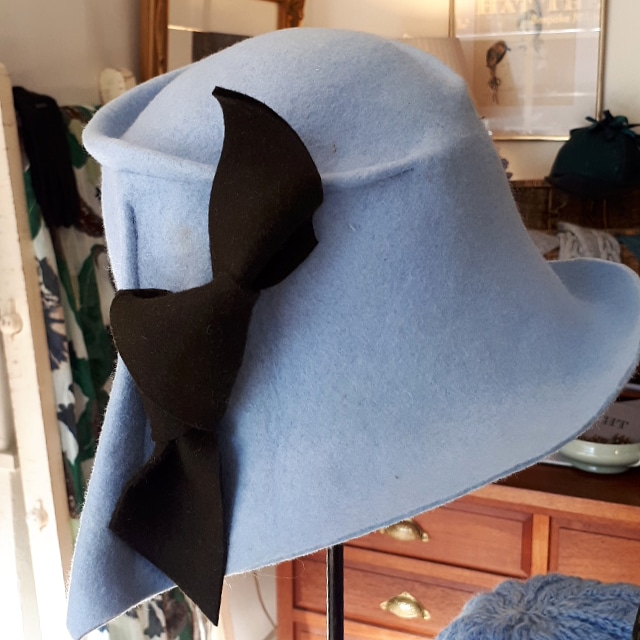 A mustard felt cloche hat made by milliner Chrissie King / Hat Therapy